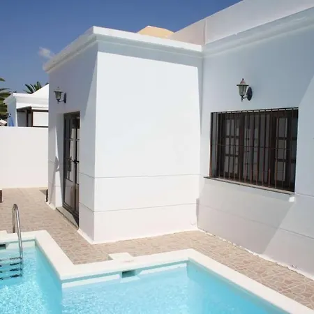 Puerto Del Carmen Sleeps 4 Pool Wifi Villa Puerto del Carmen (Lanzarote)