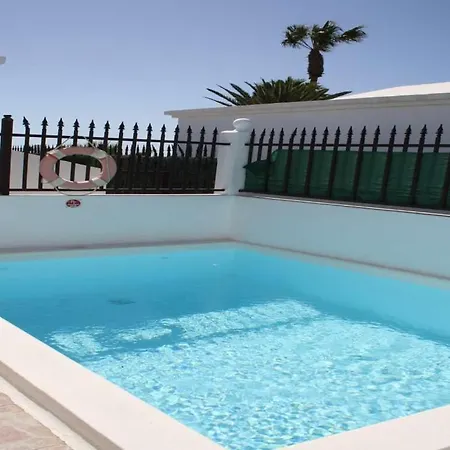 Puerto Del Carmen Sleeps 4 Pool Wifi Villa *