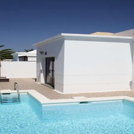 Puerto Del Carmen Sleeps 4 Pool Wifi Villa